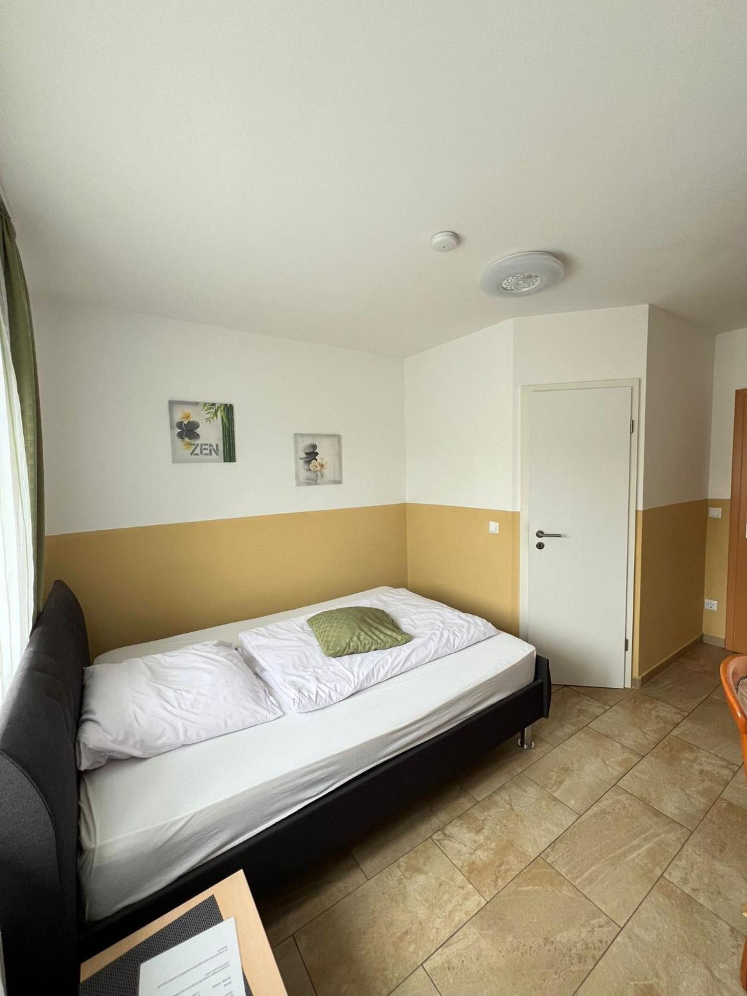 Hotel Restaurant Neffelthal Kerpen  Dış mekan fotoğraf